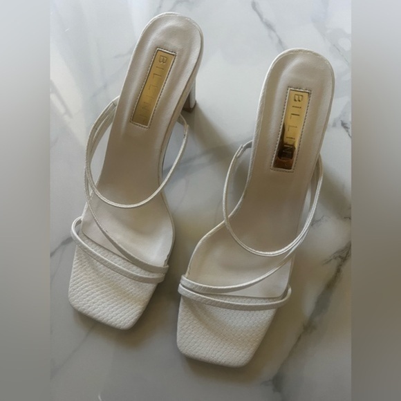 BILLINI GENNA WHITE HEELS SZ 7 - Picture 1 of 9